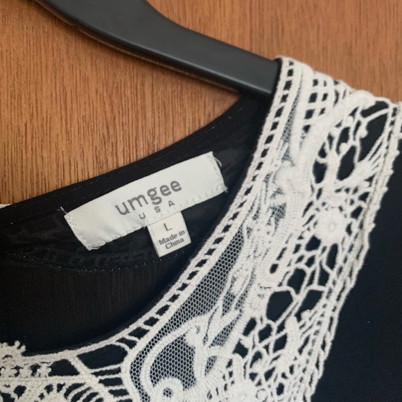 Umgee black flowy top with lace. Women’s Lg. - Picture 4 of 7